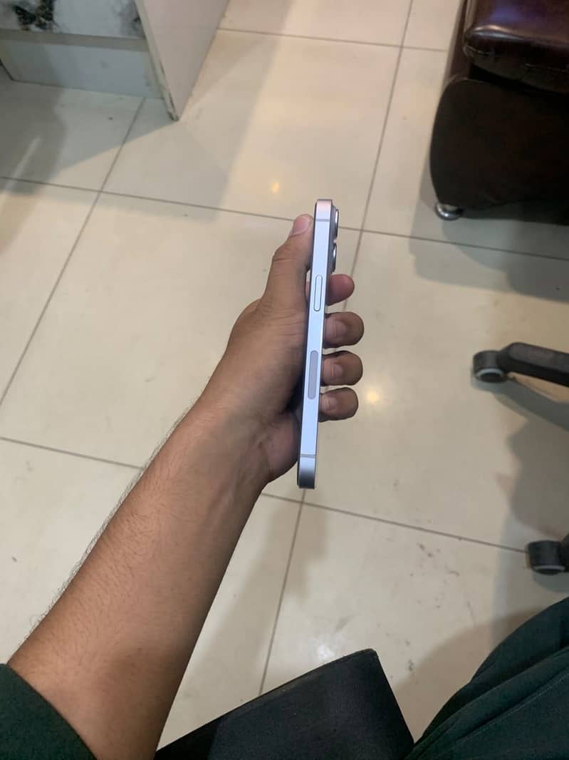 Apple iPhone 14 3