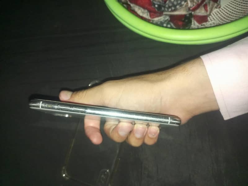 Apple iPhone X 3