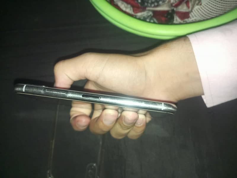 Apple iPhone X 4