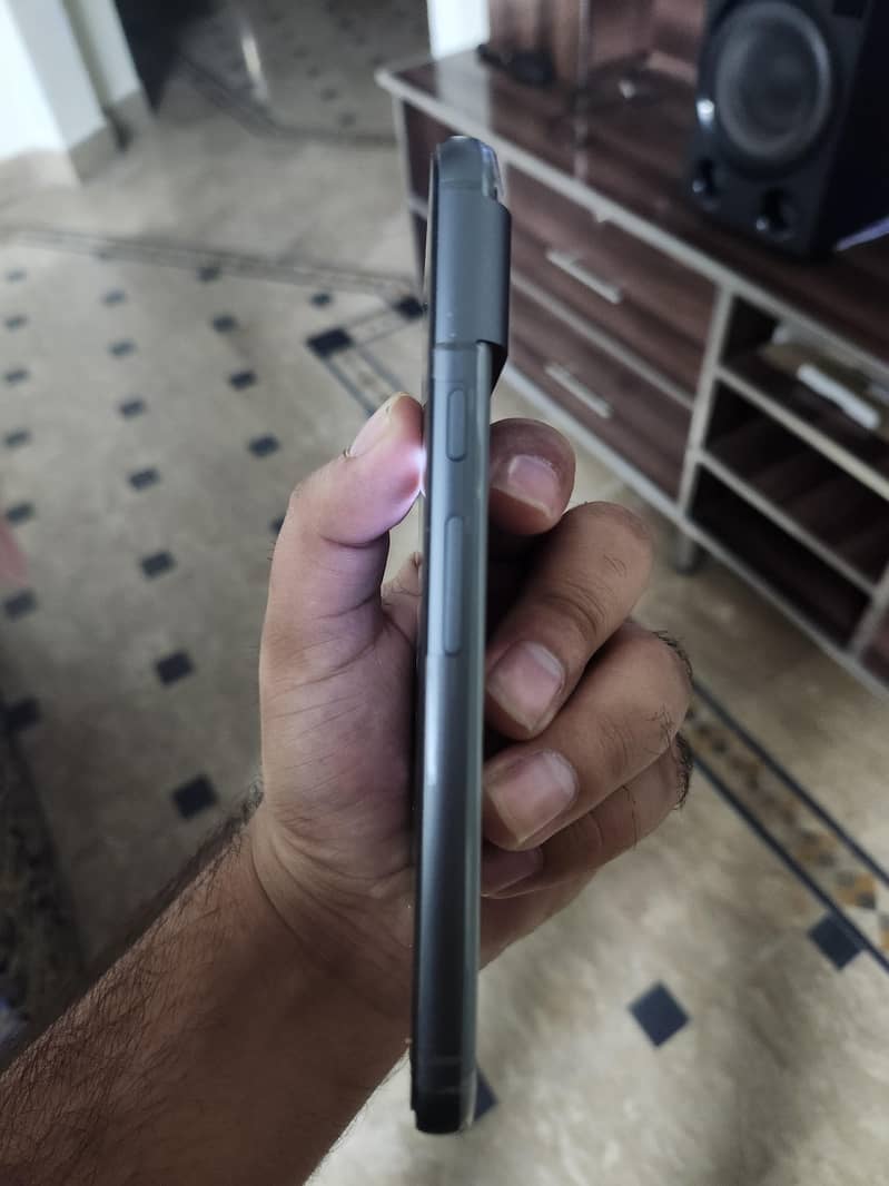 Google Pixel 8 4