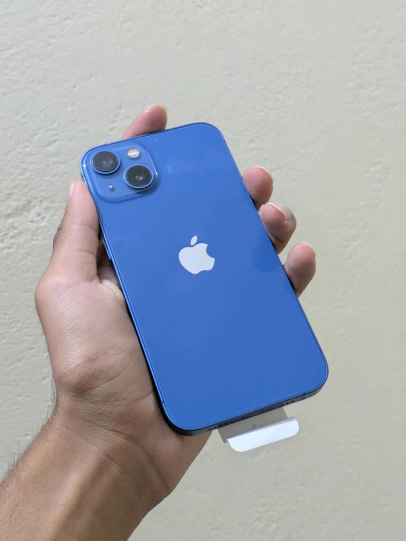 Apple iPhone 13 0