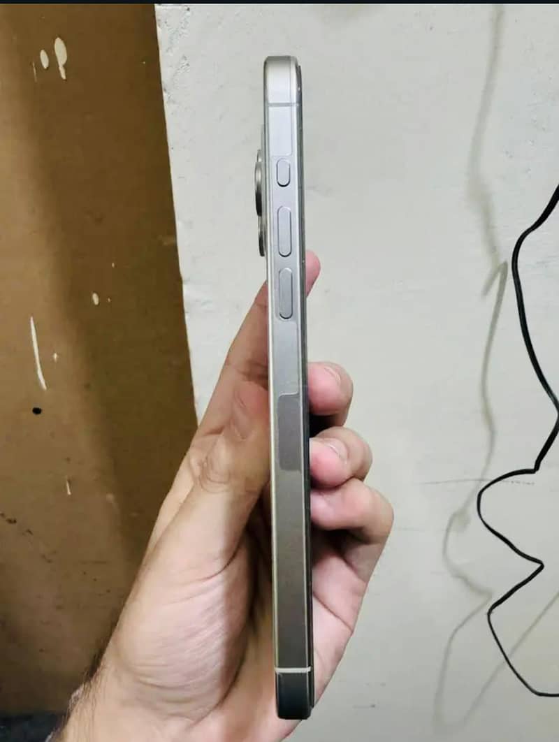 iPhone 15 Pro Max 1