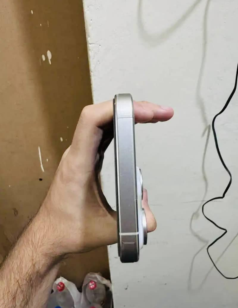 iPhone 15 Pro Max 2