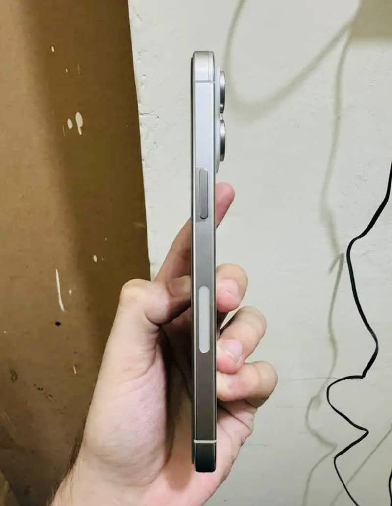iPhone 15 Pro Max 3