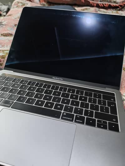 Macbook pro 2017 model 8/500GB