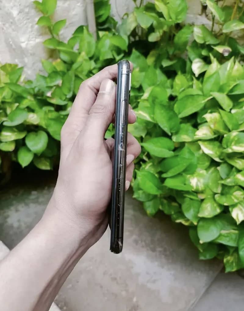 Apple iPhone X 3