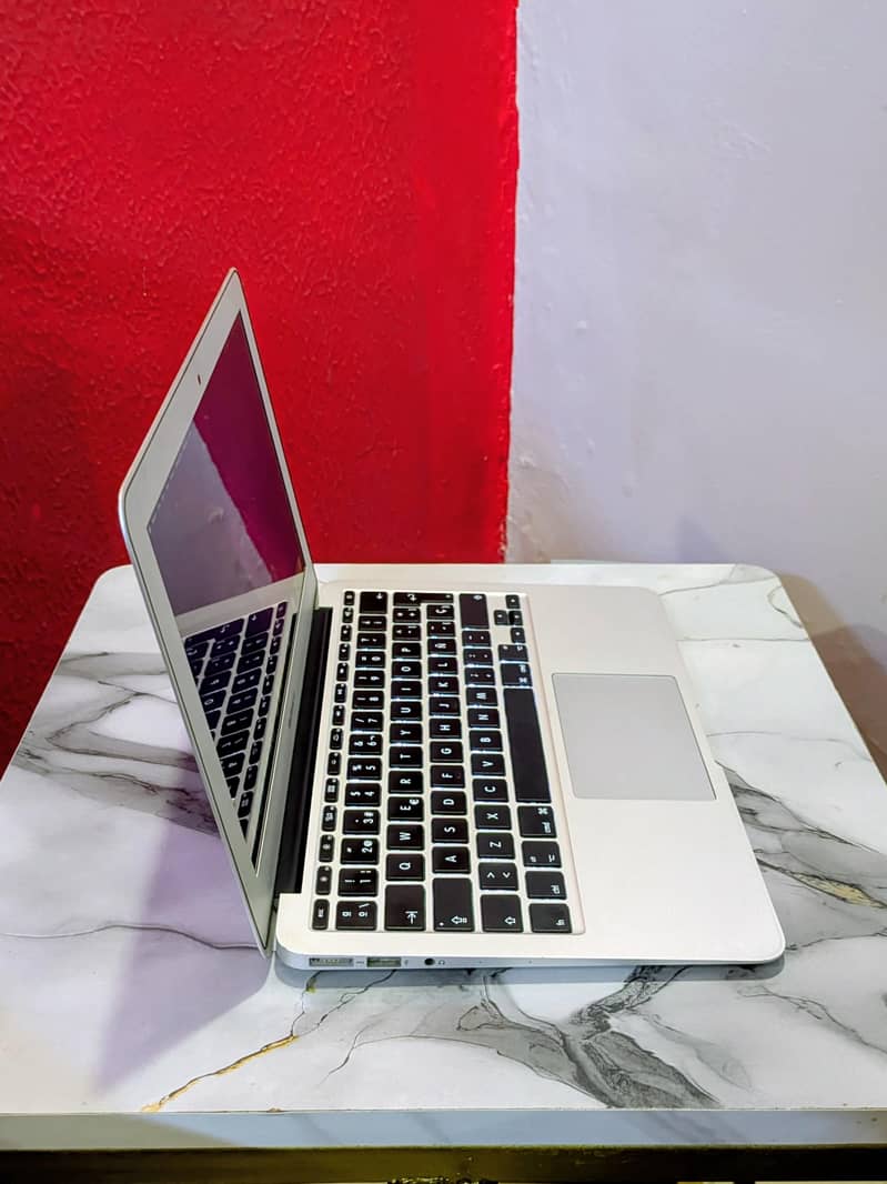2 MacBooks 8