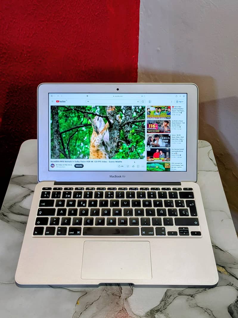 2 MacBooks 10