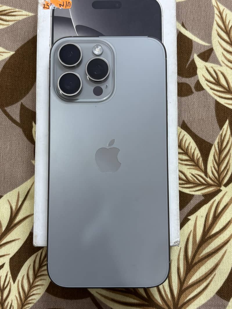 Apple iPhone 16 Pro Max 2