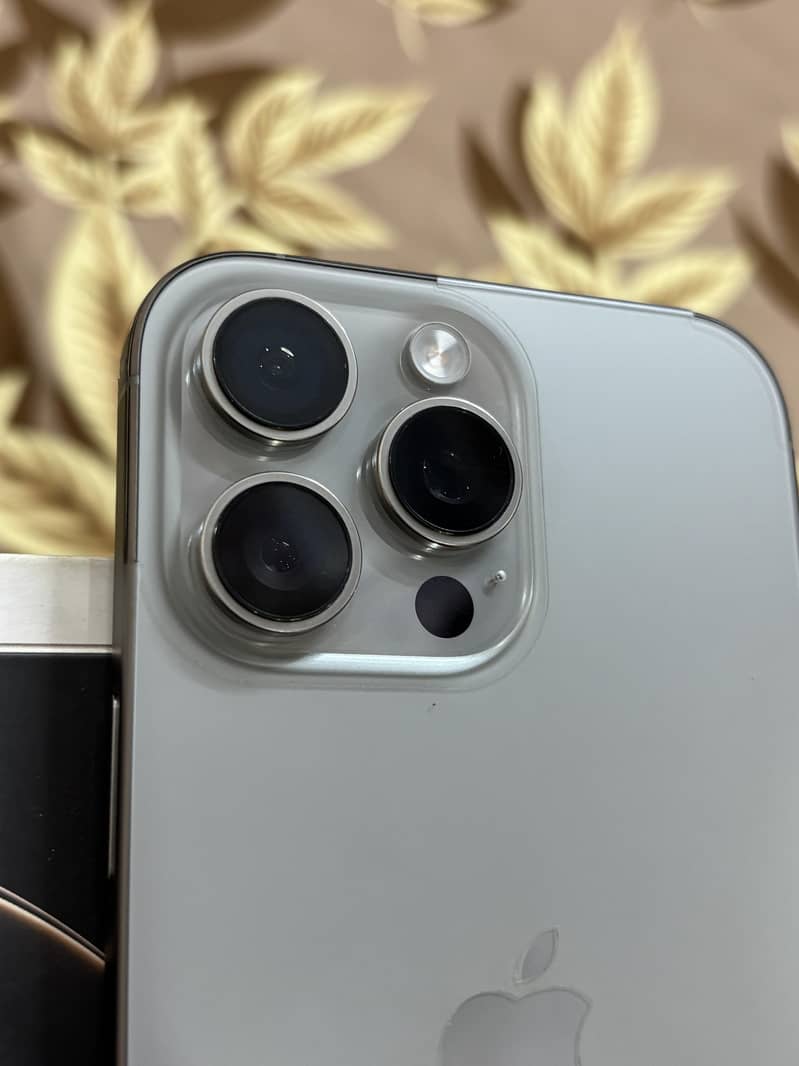 Apple iPhone 16 Pro Max 7
