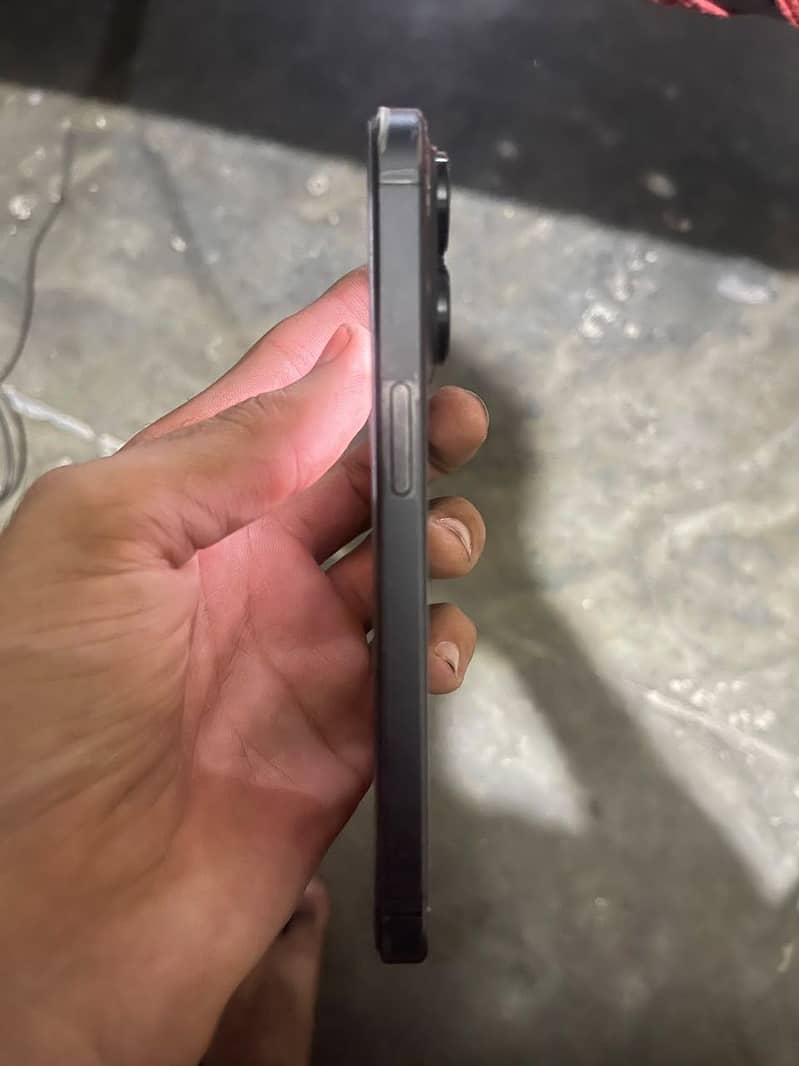 Apple iPhone 15 Pro 2