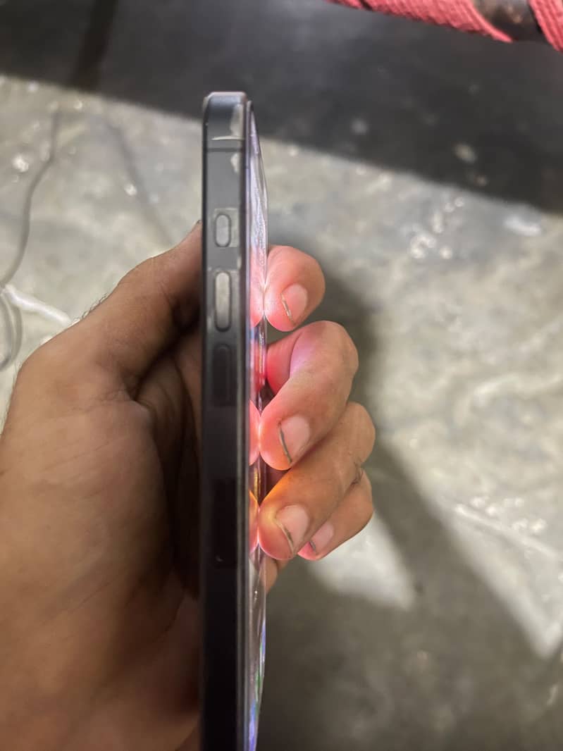 Apple iPhone 15 Pro 3