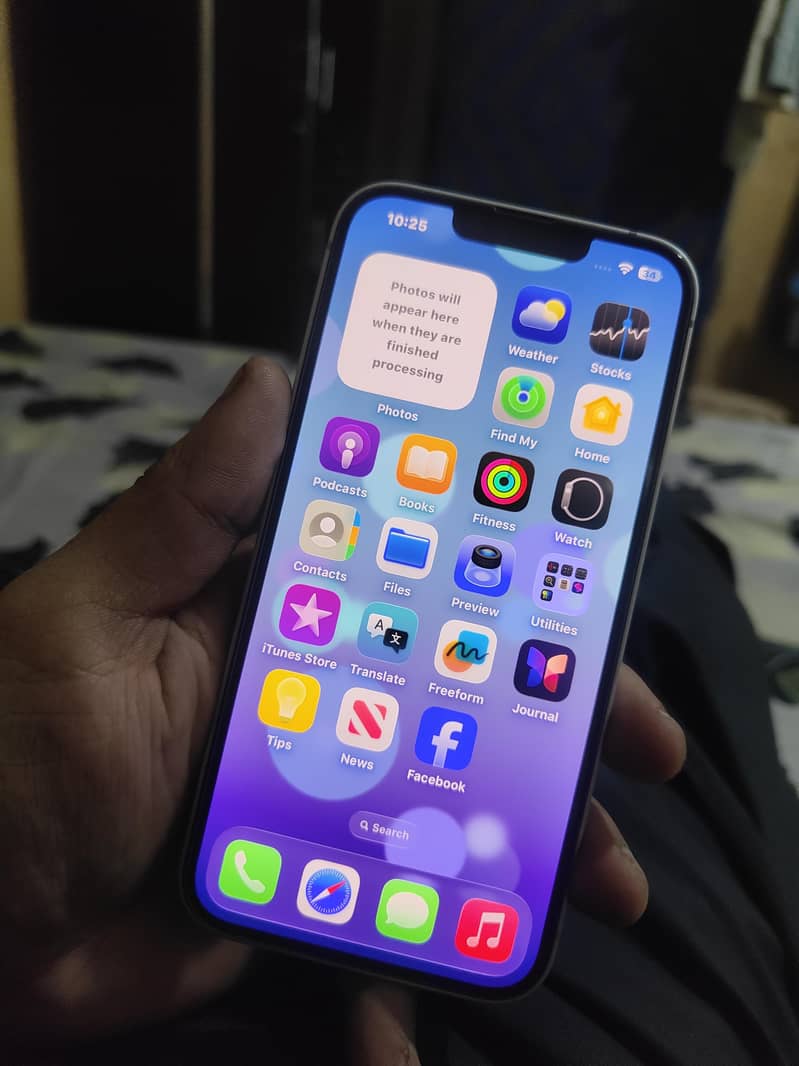 Apple iPhone 16e 1