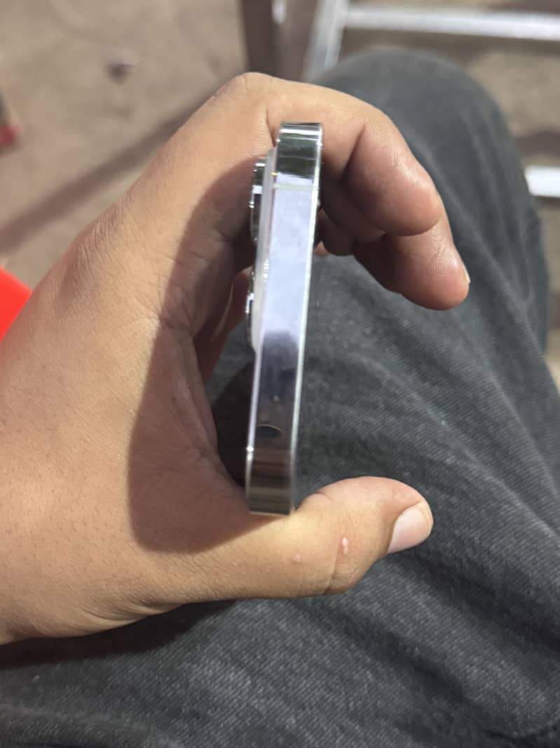Apple iPhone 14 Pro 4
