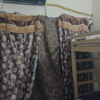 Rashmi, velvet aur four season curtains