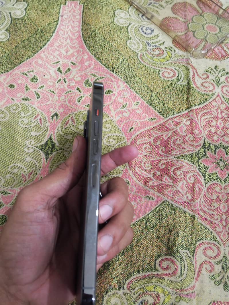 Apple iPhone 13 Pro Max 4