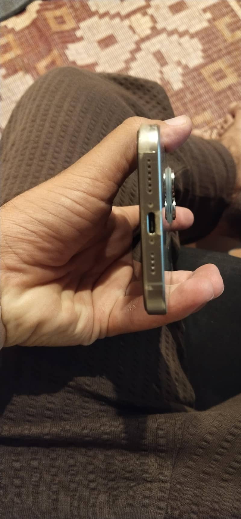Apple iPhone 16 Pro Max 1