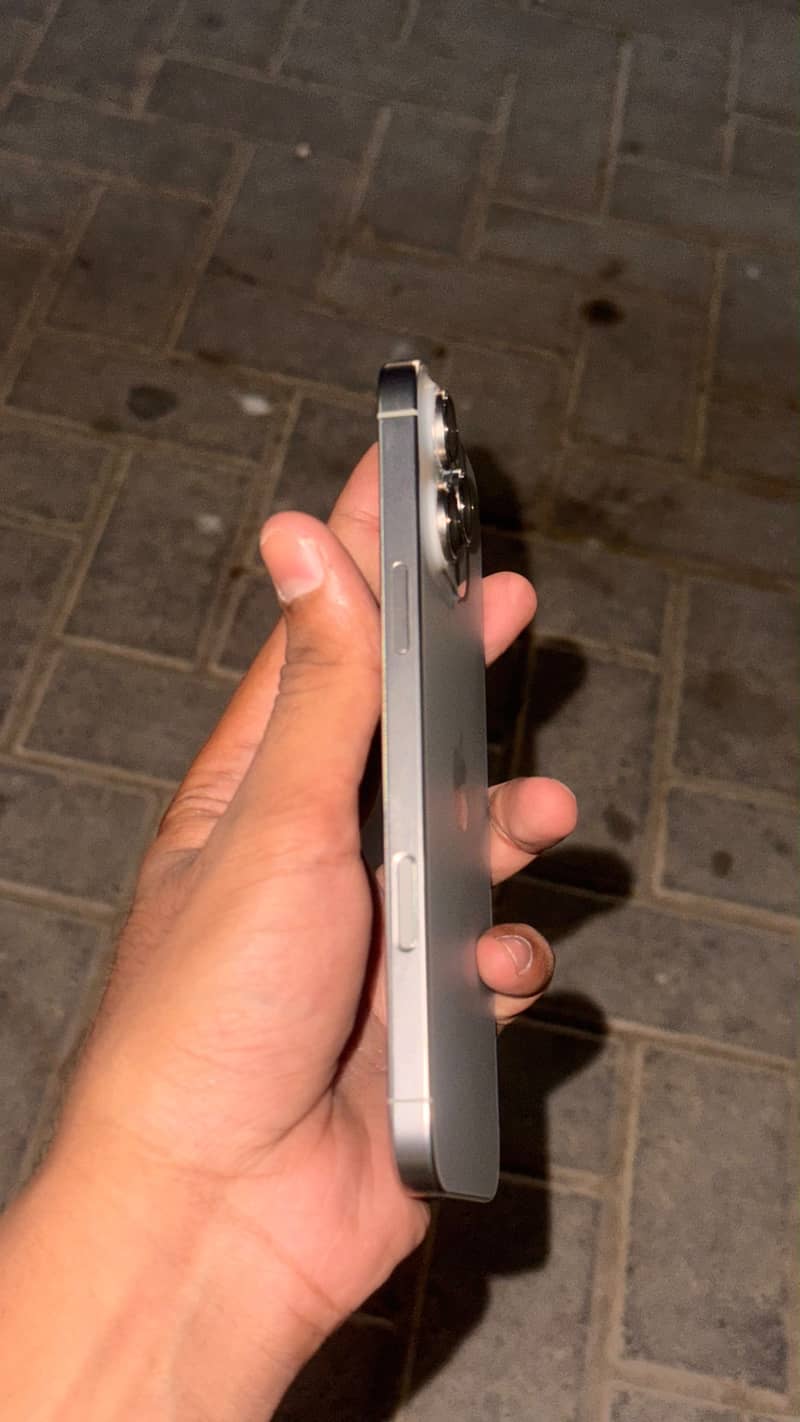 Apple iPhone 16 Pro Max 3