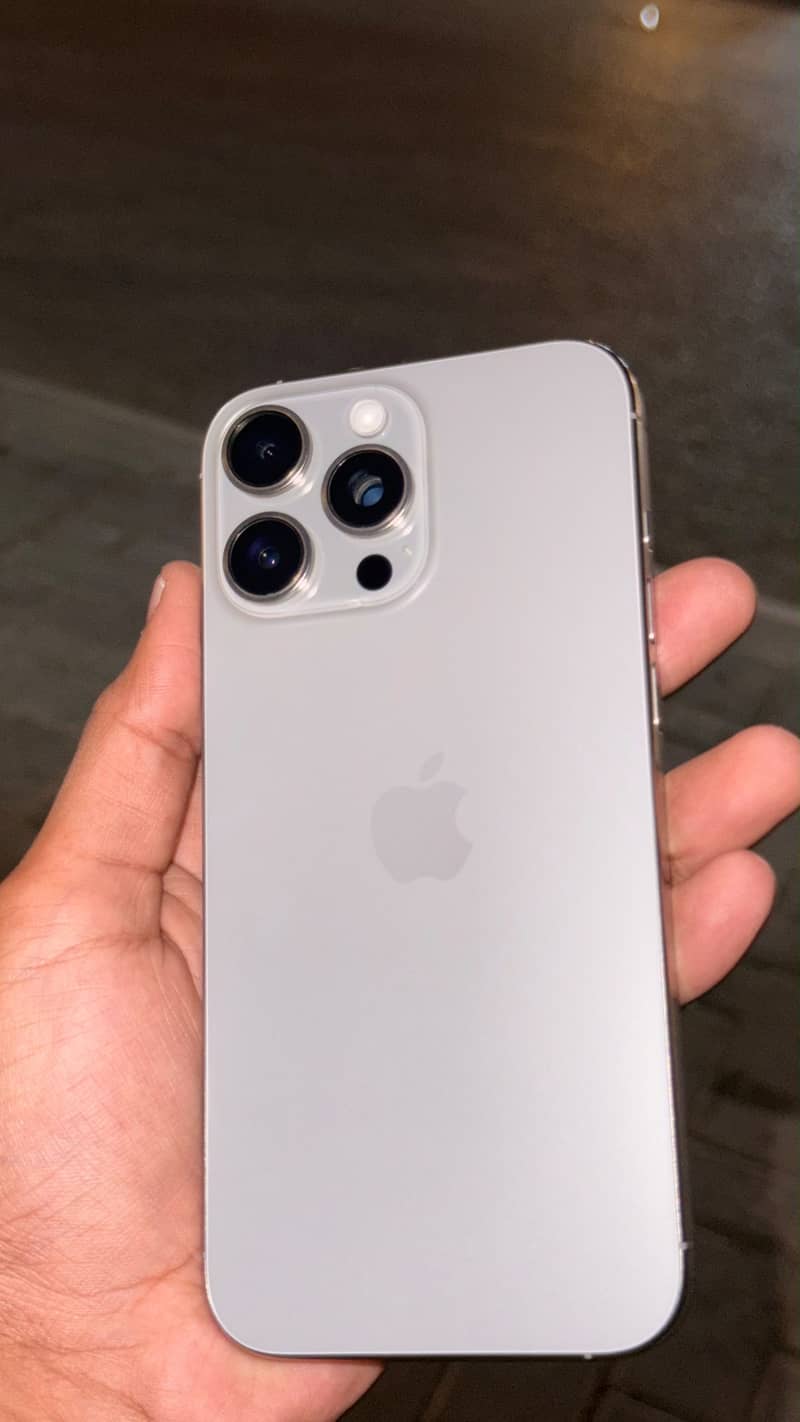 Apple iPhone 16 Pro Max 5