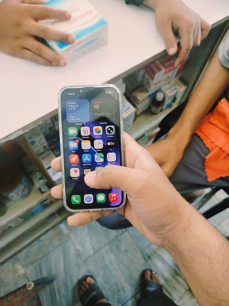 Apple iPhone 13 2