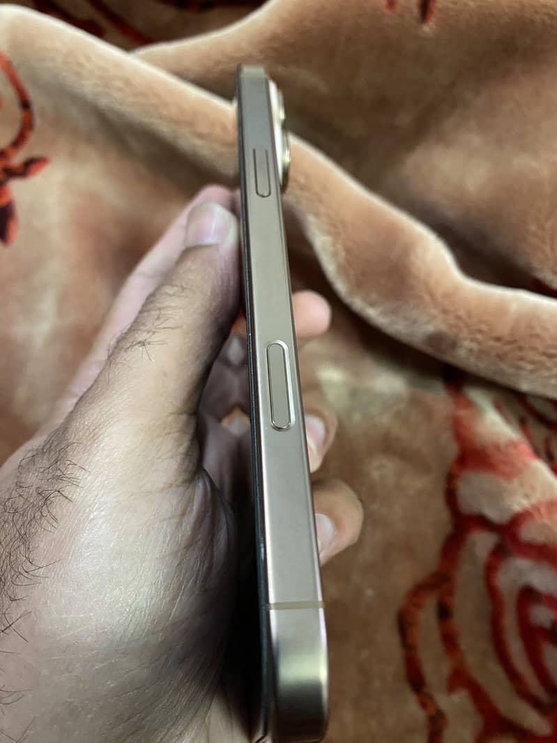 Apple iPhone 16 Pro Max 3