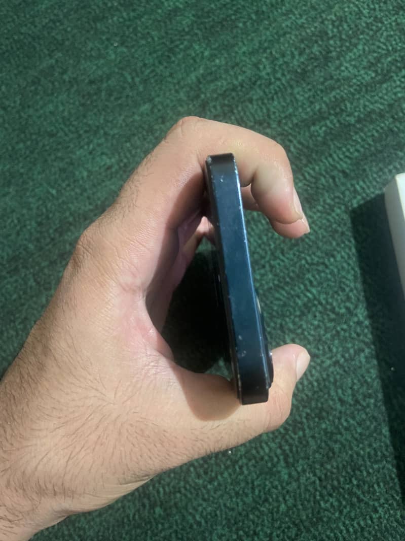 Apple iPhone 13 2