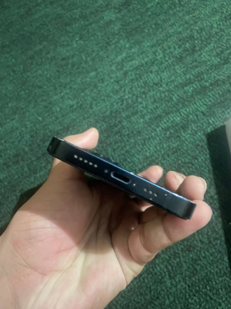 Apple iPhone 13 4