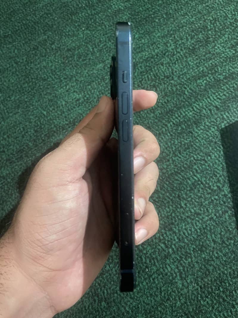 Apple iPhone 13 5