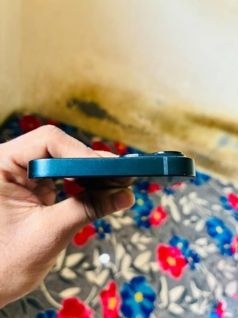 Apple iPhone 14 3
