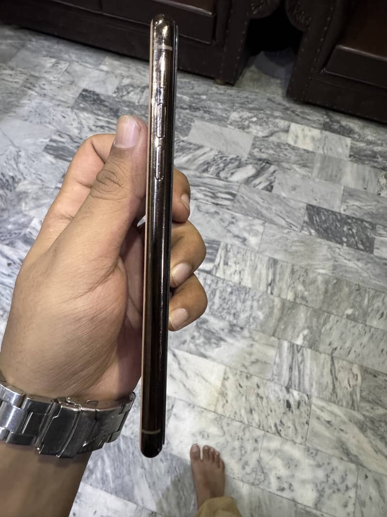 Apple iPhone 11 Pro Max 7