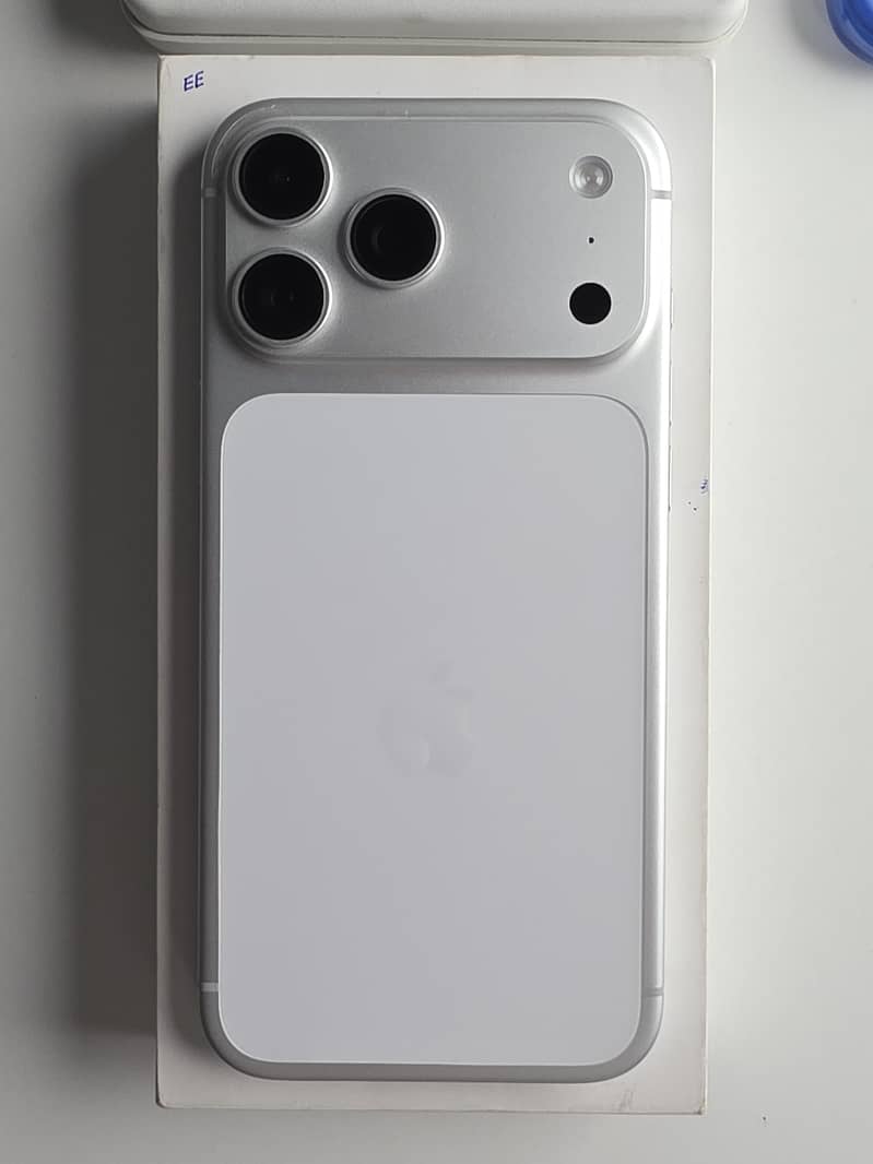 Apple iPhone 17 Pro Max 2