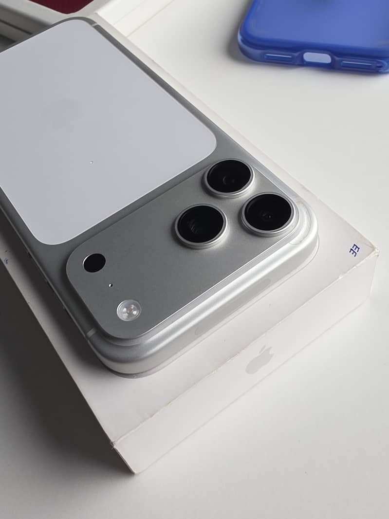 Apple iPhone 17 Pro Max 5
