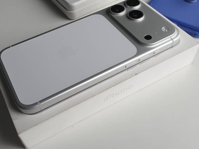 Apple iPhone 17 Pro Max 6