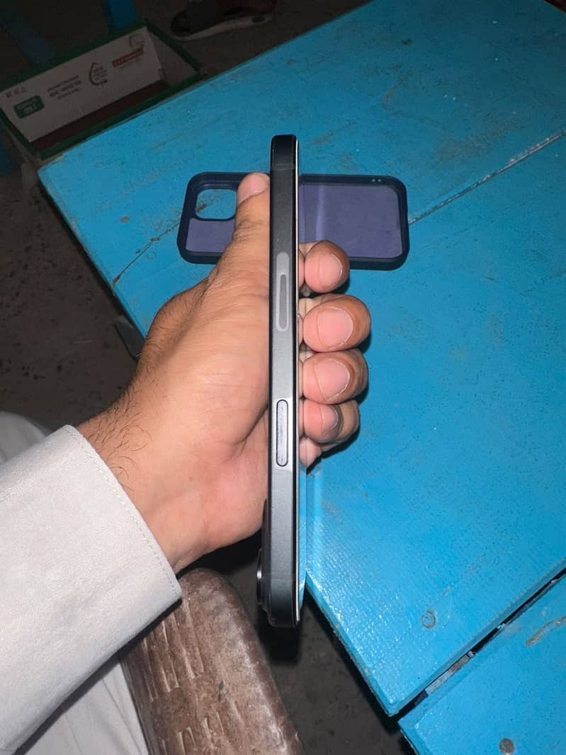 Apple iPhone 15 3
