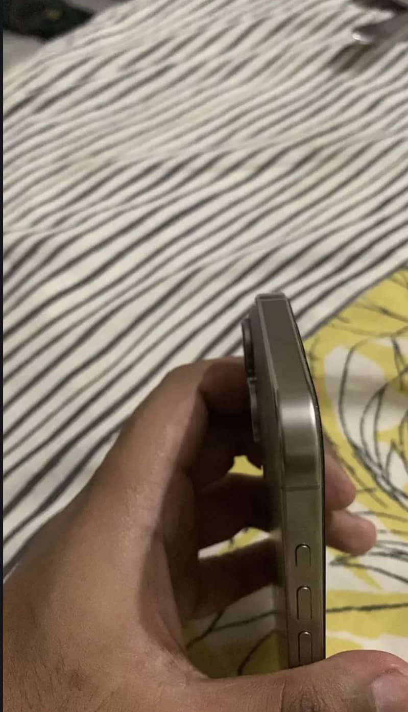 Apple iPhone 16 Pro 4