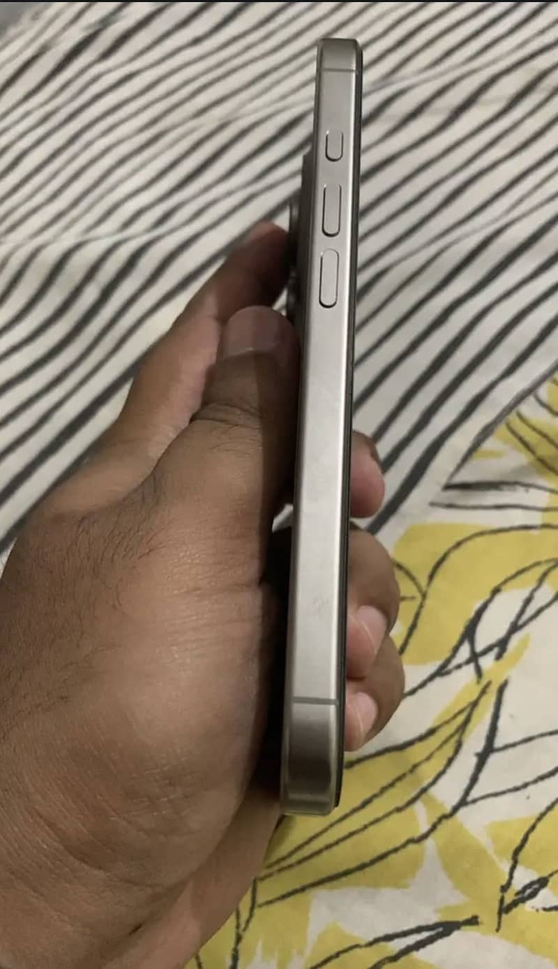 Apple iPhone 16 Pro 5