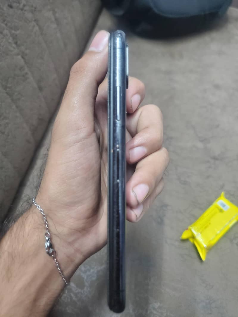 Apple iPhone X 4