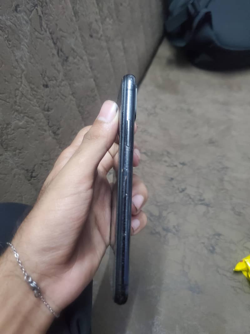 Apple iPhone X 5