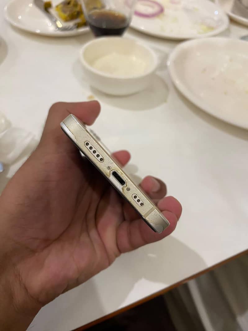 Apple iPhone 12 3