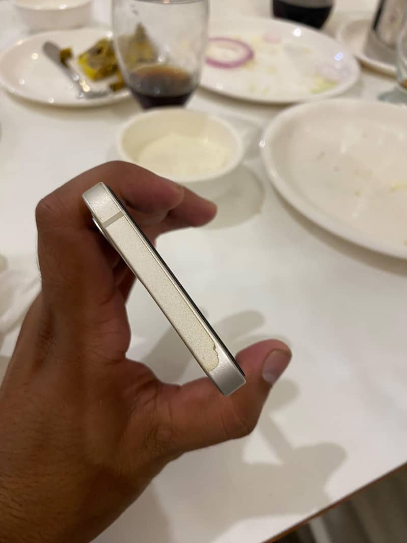 Apple iPhone 12 4