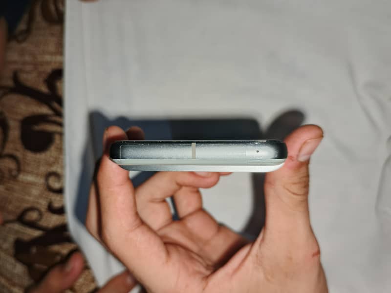 Google Pixel 8 5