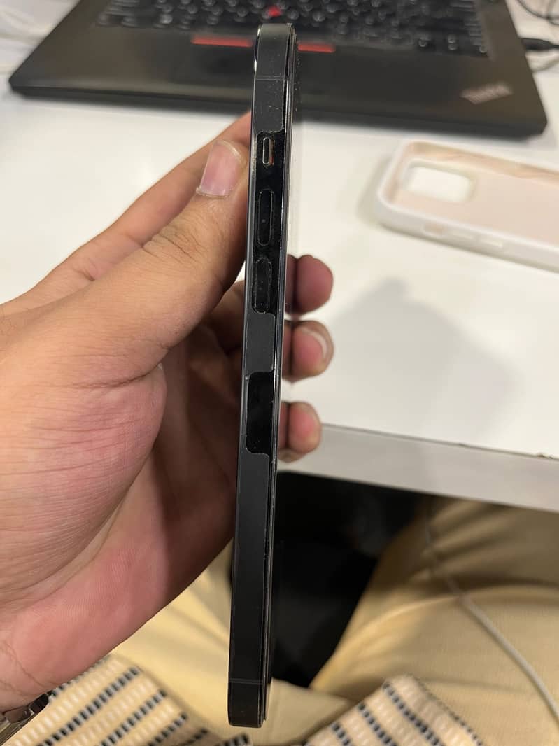 Apple iPhone 14 Pro Max 2