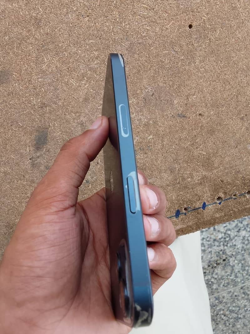 Apple iPhone 13 2