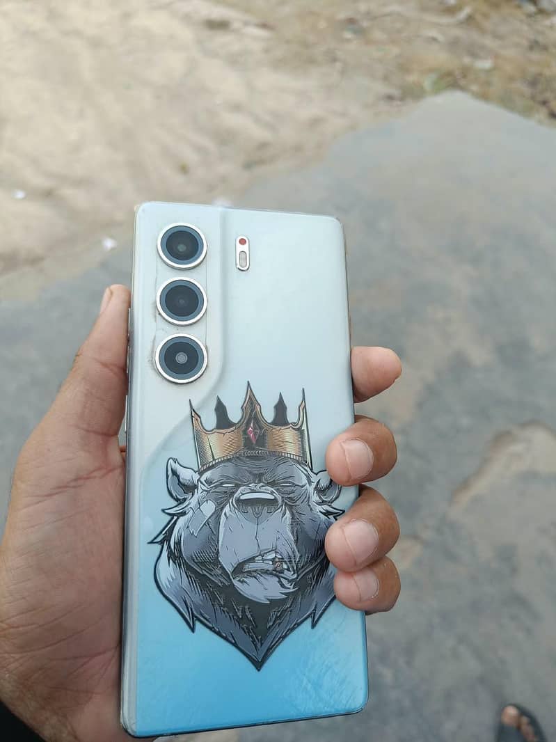 Tecno CAMON 40 Pro 0