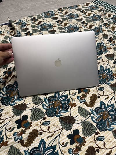 MacBook Pro 2019 - touch-bar - 16/512- 89 cycle