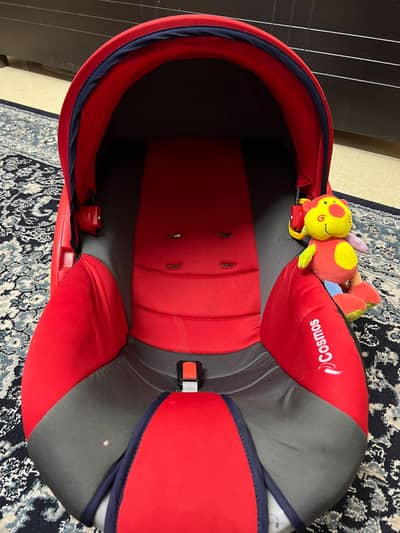 carry cot with hanging toy