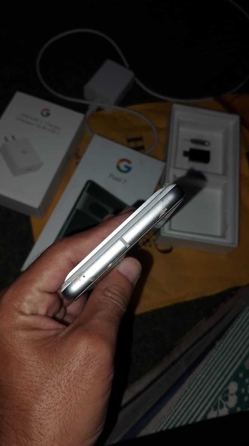 Google Pixel 7 4
