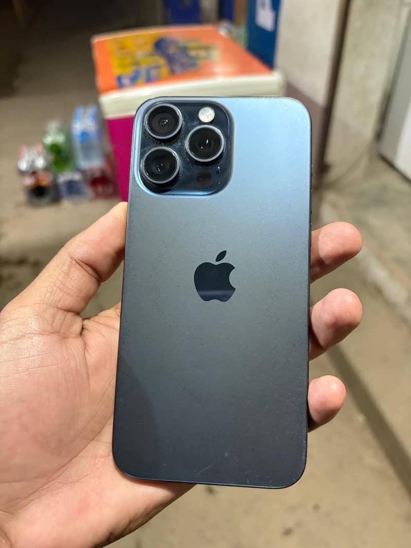 Apple iPhone 15 Pro Max 3