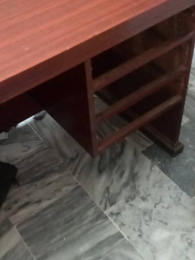 Second hand table hai
