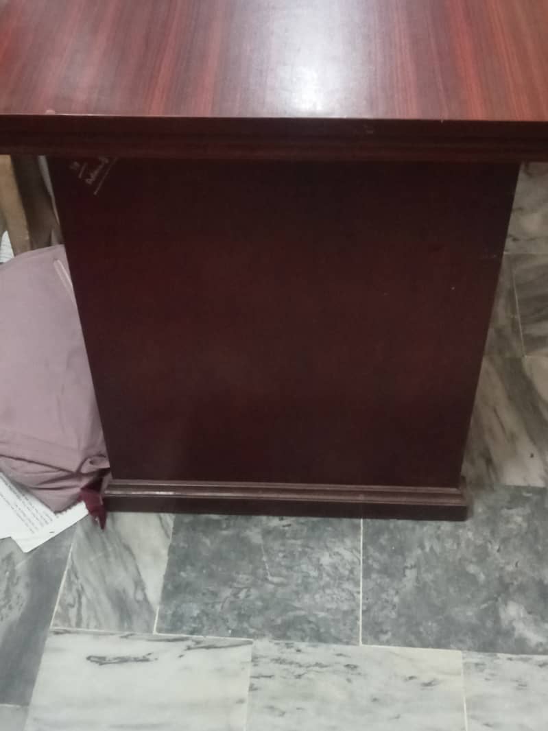 Second hand table hai 1